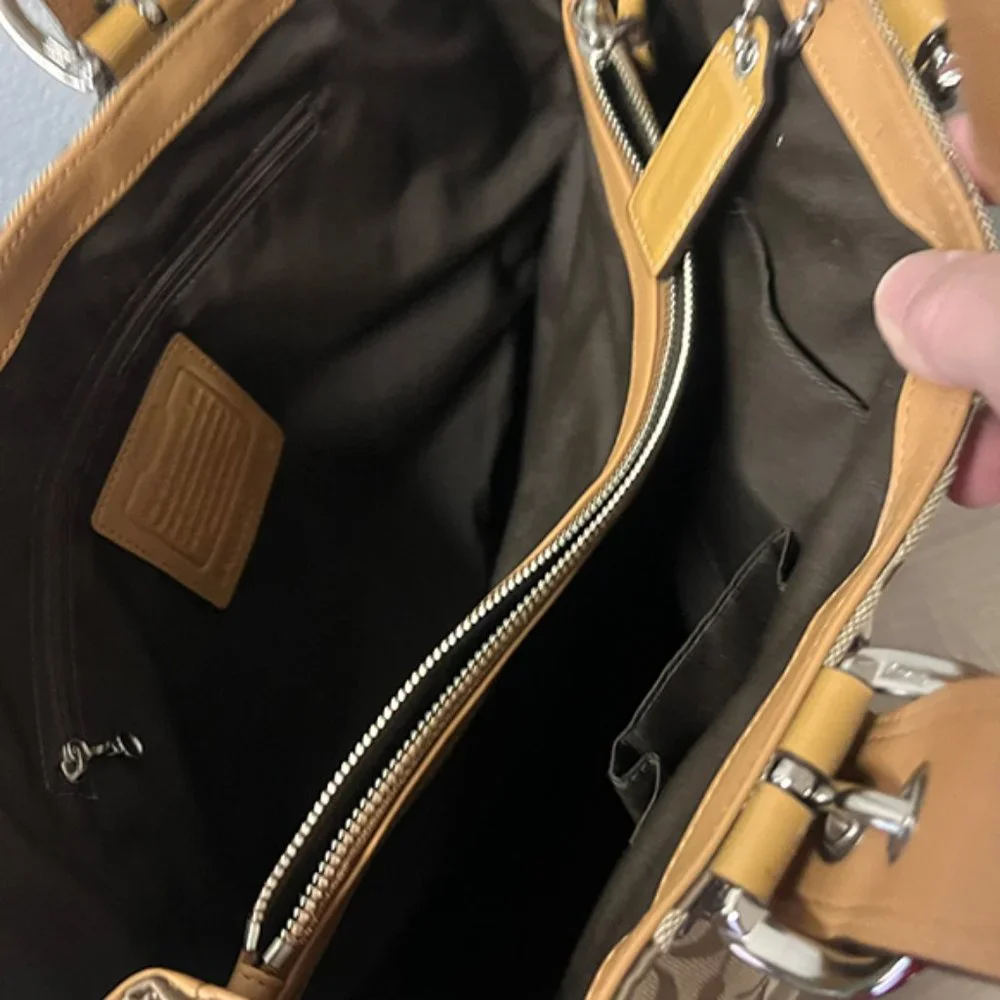 Coach Signature Handbag Style K0893-F13118 - Picture 3 of 4